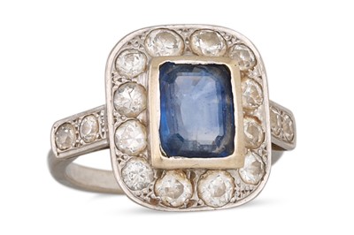 Lot 94 - A SAPPHIRE AND DIAMOND CLUSTER RING, the...