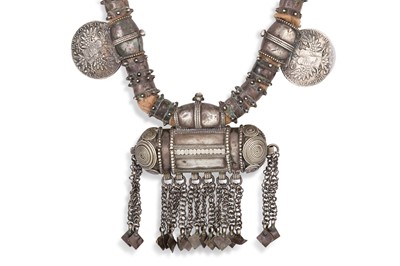 Lot 215 - AN ANTIQUE OMAN MIDDLE EASTERN NECK PIECE, of...