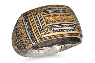 Lot 216 - AN ANTIQUE OMAN MIDDLE EASTERN ORNATE...