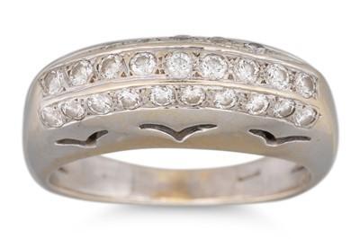 Lot 79 - A DIAMOND RING, the round brilliant cut...