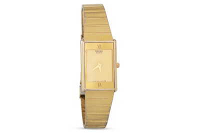 Lot 3 - A LADY'S SEIKO QUARTZ GOLD PLATED WRISTWATCH,...