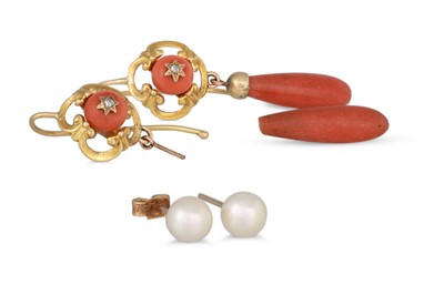 Lot 37 - A COLLECTION OF VINTAGE AND LATER EARRINGS, to...