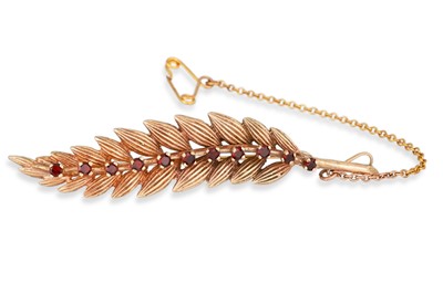 Lot 51 - A 9CT GOLD AND GARNET SET LEAF BROOCH, 6.2 g.