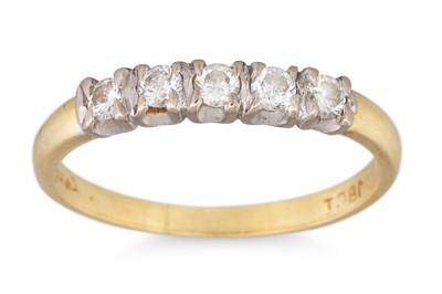 Lot 160 - A FIVE STONE DIAMOND RING, the brilliant cut...