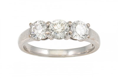 Lot 330 - A THREE STONE DIAMOND RING, the brilliant cut...