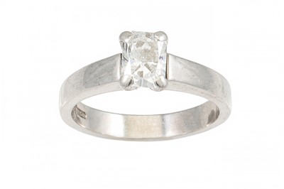 Lot 335 - A DIAMOND SOLITAIRE RING, the rectangular cut...