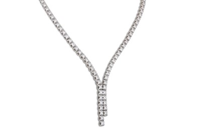 Lot 284 - A DIAMOND NECKLACE, the brilliant cut diamonds...