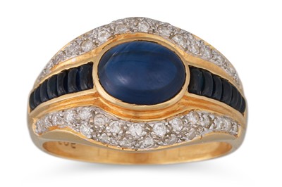 Lot 290 - A DIAMOND AND SAPPHIRE RING, the cabochon...