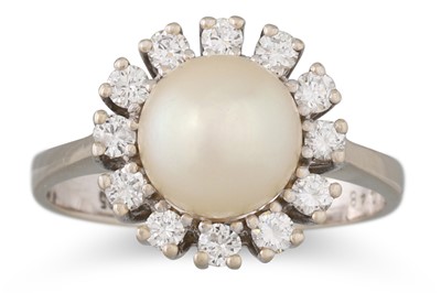 Lot 293 - A DIAMOND AND PEARL CLUSTER RING, mounted in...