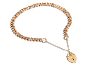 Lot 17 - A 9CT GOLD CURB LINK BRACELET, padlock clasp