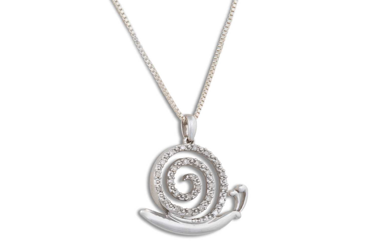 Lot 33 - A DIAMOND SET PENDANT, modelled as a snail, on...