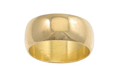 Lot 28 - A 22CT GOLD WEDDING BAND, 8 g.