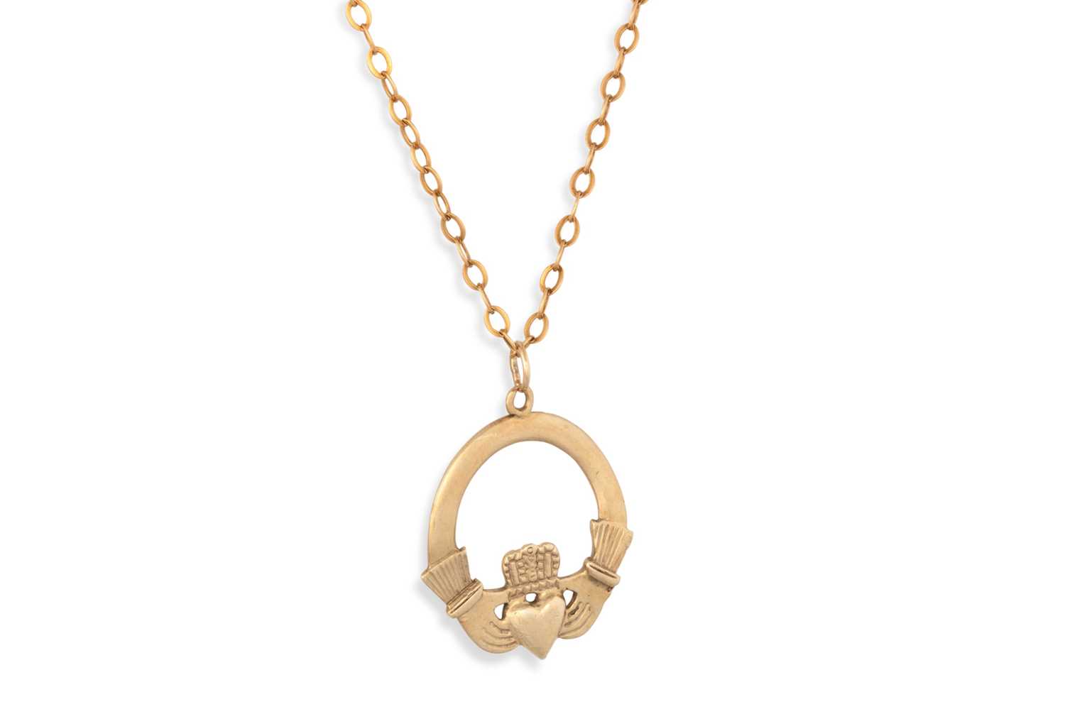 Lot 79 - A 9CT GOLD CLADDAGH PENDANT AND CHAIN, 6.3 g.