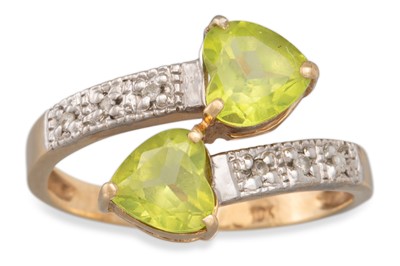 Lot 48 - A PERIDOT AND DIAMOND CROSS OVER RING, mounted...