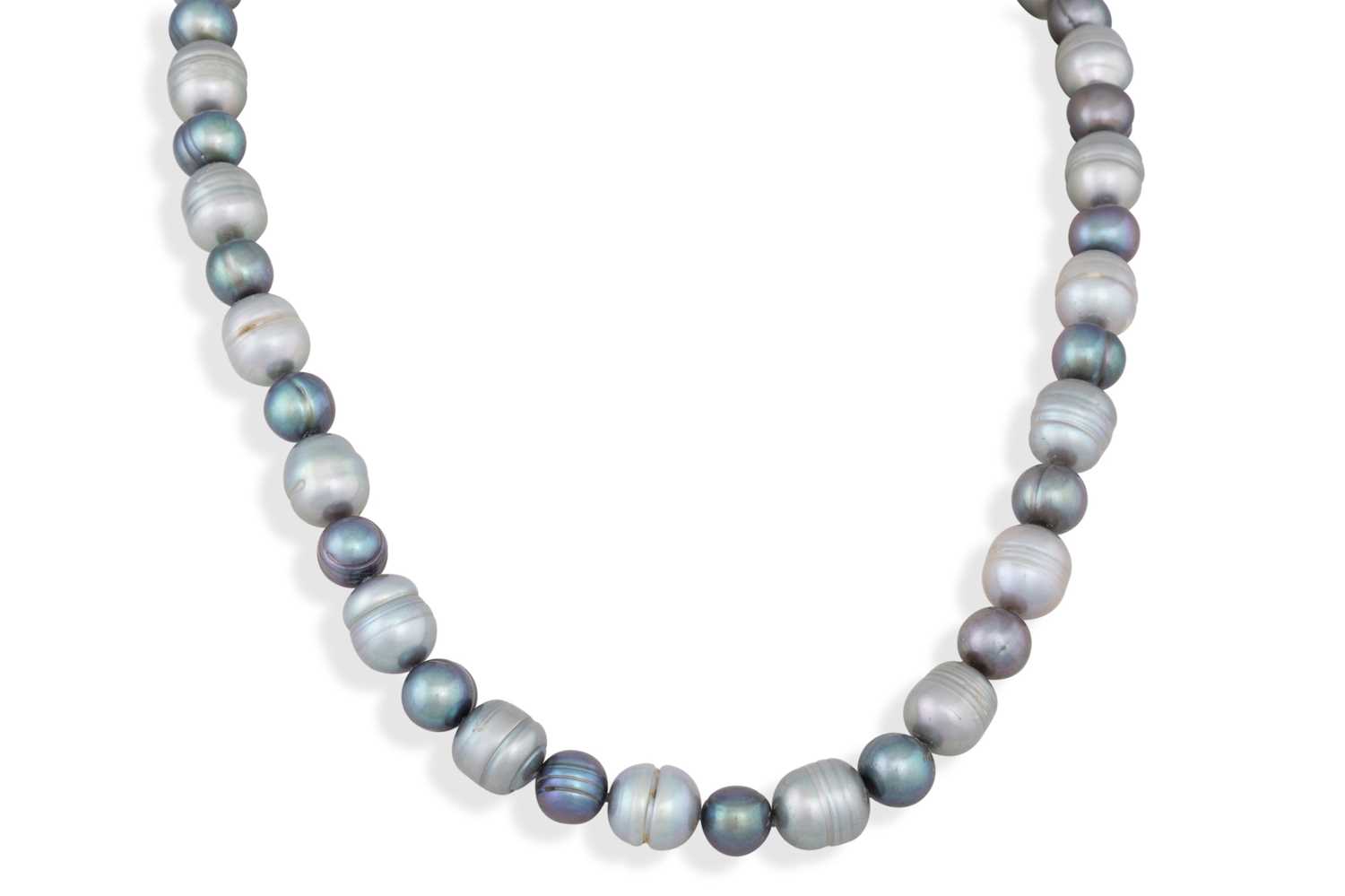 Lot 11 - AN HONORA CULTURED PEARL NECKLACE, silver clasp