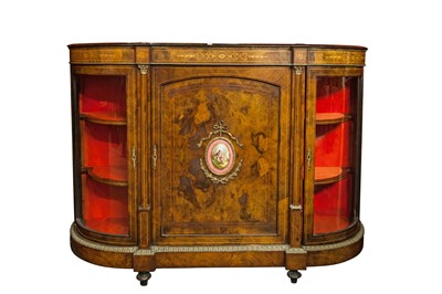 Lot 151 - A FINE QUALITY VICTORIAN WALNUT INLAID VENEER...