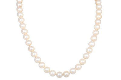 Lot 74 - A SINGLE ROW OF CULTURED PEARLS, to an 18ct...