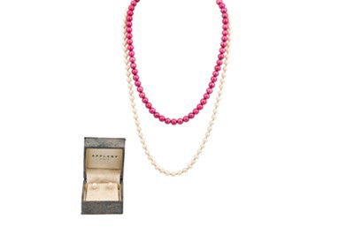 Lot 488 - A CULTURED PEARL NECK LACE, with gold clasp,...