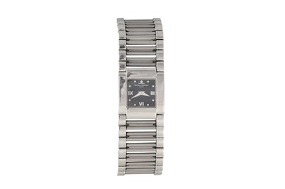Lot 458 - A LADY'S STAINLESS STEEL BAUME MERCIER WRIST...