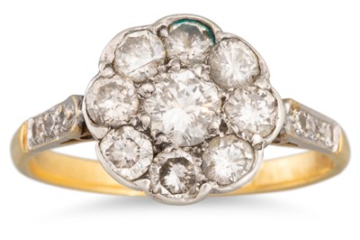 Lot 78 - AN ANTIQUE DIAMOND DAISY CLUSTER RING, mounted...