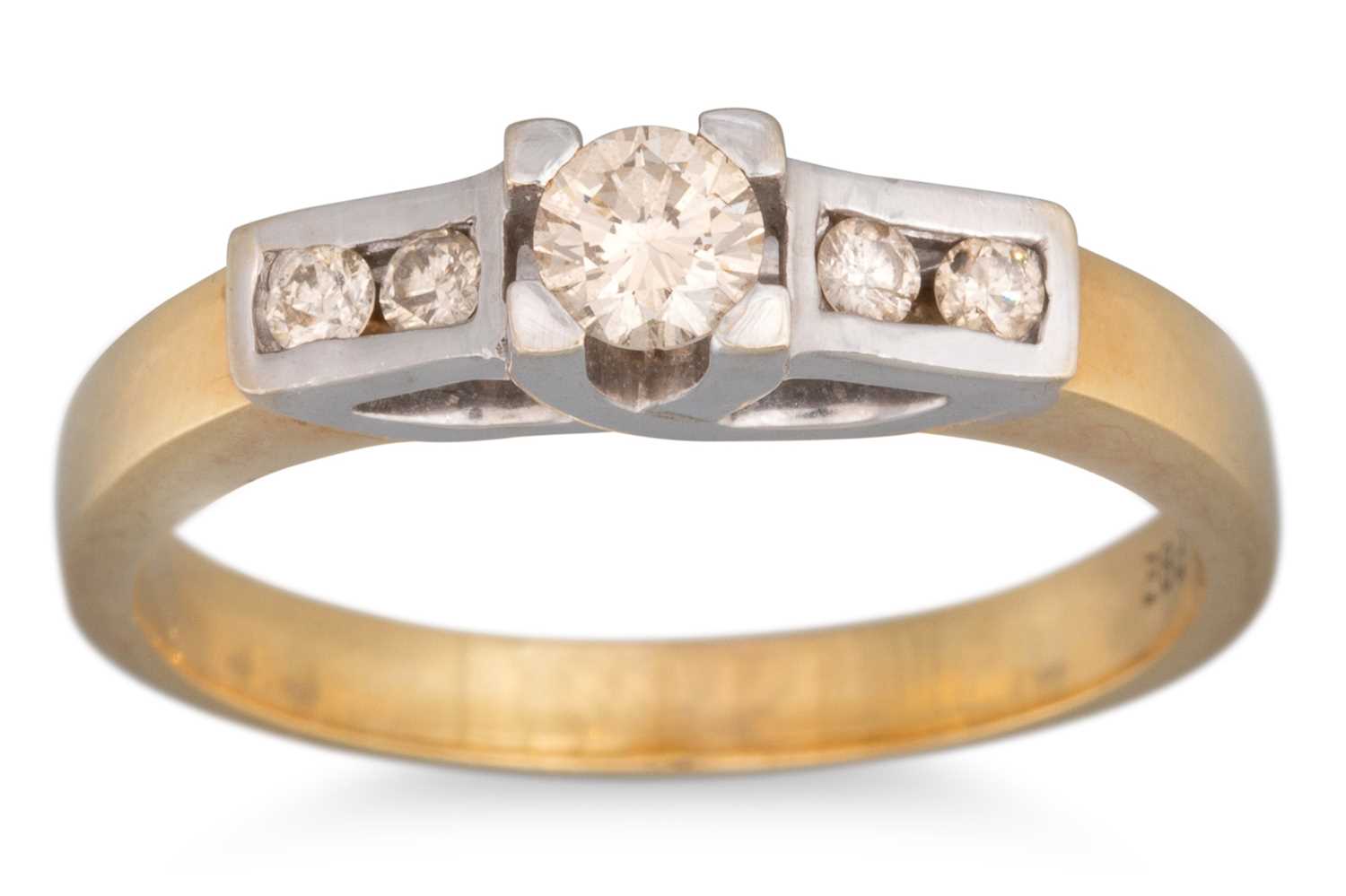 Lot 30 - A DIAMOND THREE STONE RING, mounted in 14ct...