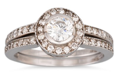 Lot 179 - A DIAMOND SOLITAIRE RING, the round brilliant...