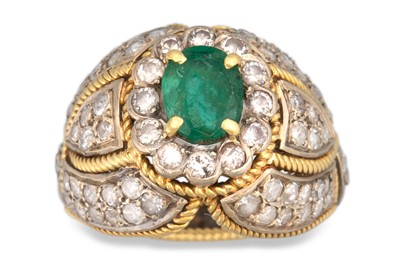 Lot 252 - AN UNUSUAL EMERALD AND DIAMOND RING, the...