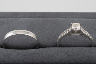 Lot 81 - A PRINCESS CUT DIAMOND SOLITAIRE RING, mounted...
