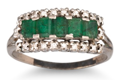 Lot 334 - AN EMERALD AND DIAMOND RING, five rectangular...