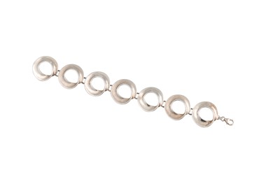 Lot 90 - A MODERN STERLING SILVER OPEN LINK BRACELET,...