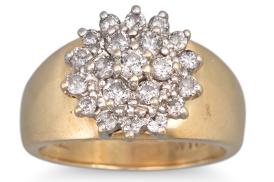 Lot 278 - A DIAMOND CLUSTER RING, mounted in 10ct yellow...