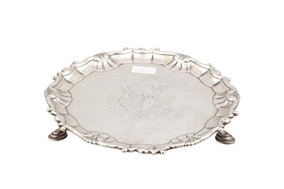 Lot 487 - A MID 20TH CENTURY CIRCULAR SILVER SALVER, pie...