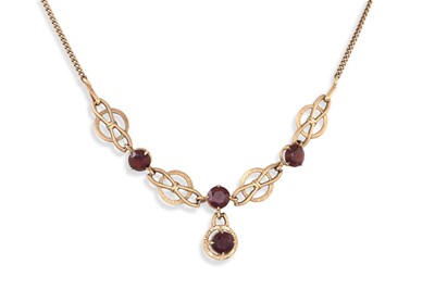 Lot 104 - A 9CT YELLOW GOLD GARNET SET NECKLACE, total...