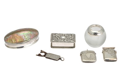 Lot 16 - AN EDWARDIAN RECTANGULAR SILVER SNUFF BOX,...