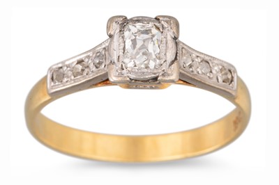 Lot 144 - A VINTAGE DIAMOND SOLITAIRE RING, mounted in...