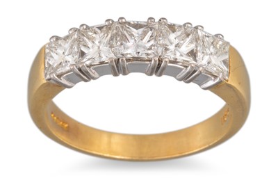Lot 146 - A FIVE STONE DIAMOND RING, the princess cut...