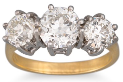 Lot 142 - A THREE STONE DIAMOND RING, the old cut...
