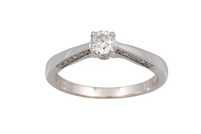 Lot 159 - A DIAMOND SOLITAIRE RING, the brilliant cut...