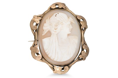 Lot 20 - AN ANTIQUE CAMEO BROOCH