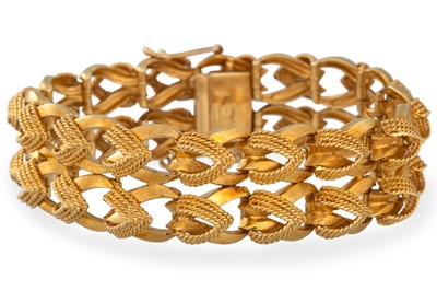 Lot 217 - A MID CENTURY ARGENTINIAN GOLD BRACELET,...