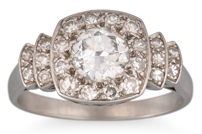 Lot 225 - A VINTAGE DIAMOND CLUSTER RING, mounted in...