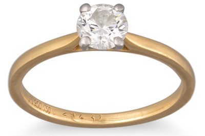 Lot 39 - A DIAMOND SOLITAIRE RING, the round brilliant...
