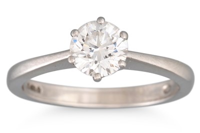 Lot 133 - A DIAMOND SOLITAIRE RING, mounted in platinum....