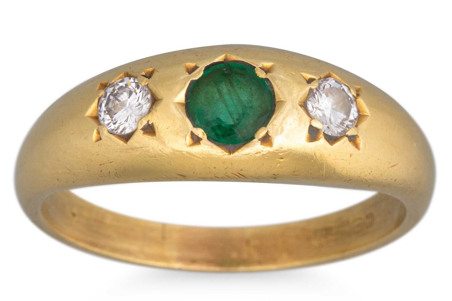 Lot 7 - AN EMERALD AND DIAMOND RING, mounted in 18ct...
