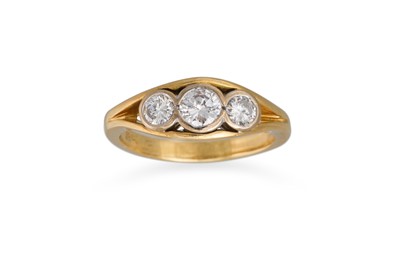 Lot 167 - A THREE STONE DIAMOND RING, the brilliant cut...