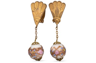 Lot 79 - A VINTAGE POLYCHROME GLASS NECKLACE, metal...