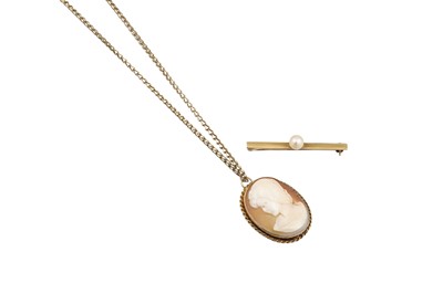 Lot 35 - A 9CT GOLD FRAMED CAMEO PENDANT, on a 9ct gold...