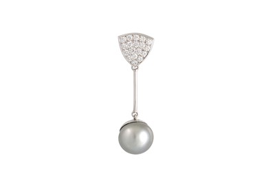 Lot 338 - A PEARL AND DIAMOND PENDANT, the pavé diamond...