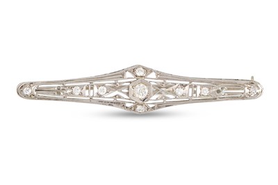 Lot 206 - AN ANTIQUE DIAMOND SET BAR BROOCH, set with...