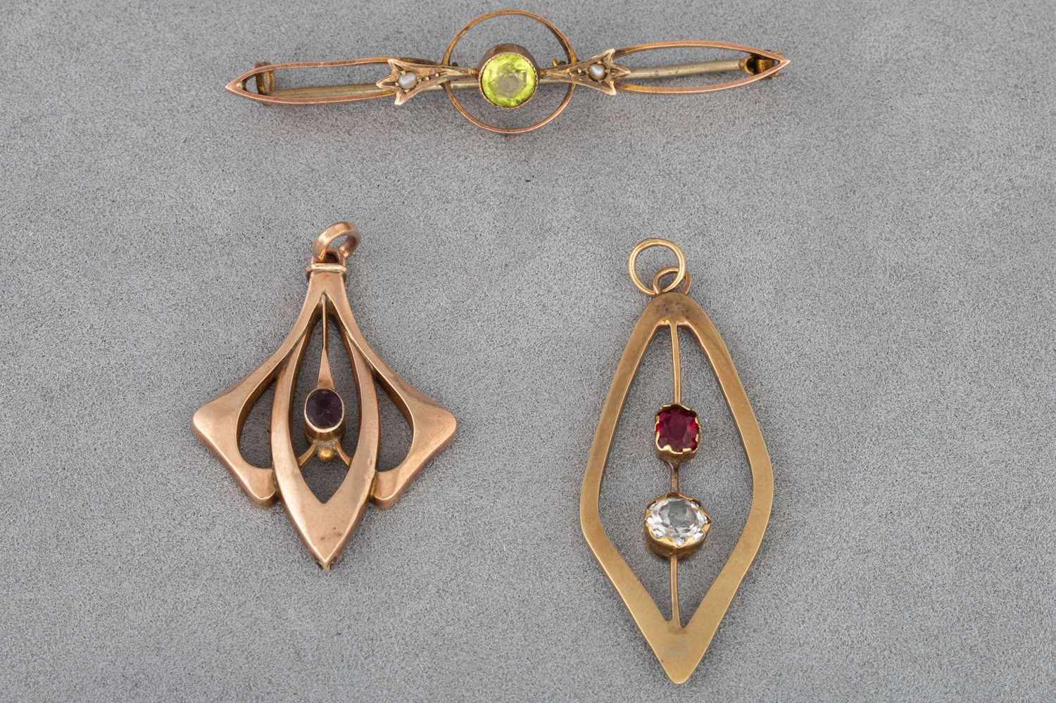 Lot 10 - A 9CT GOLD GEM-SET BROOCH, together with two...
